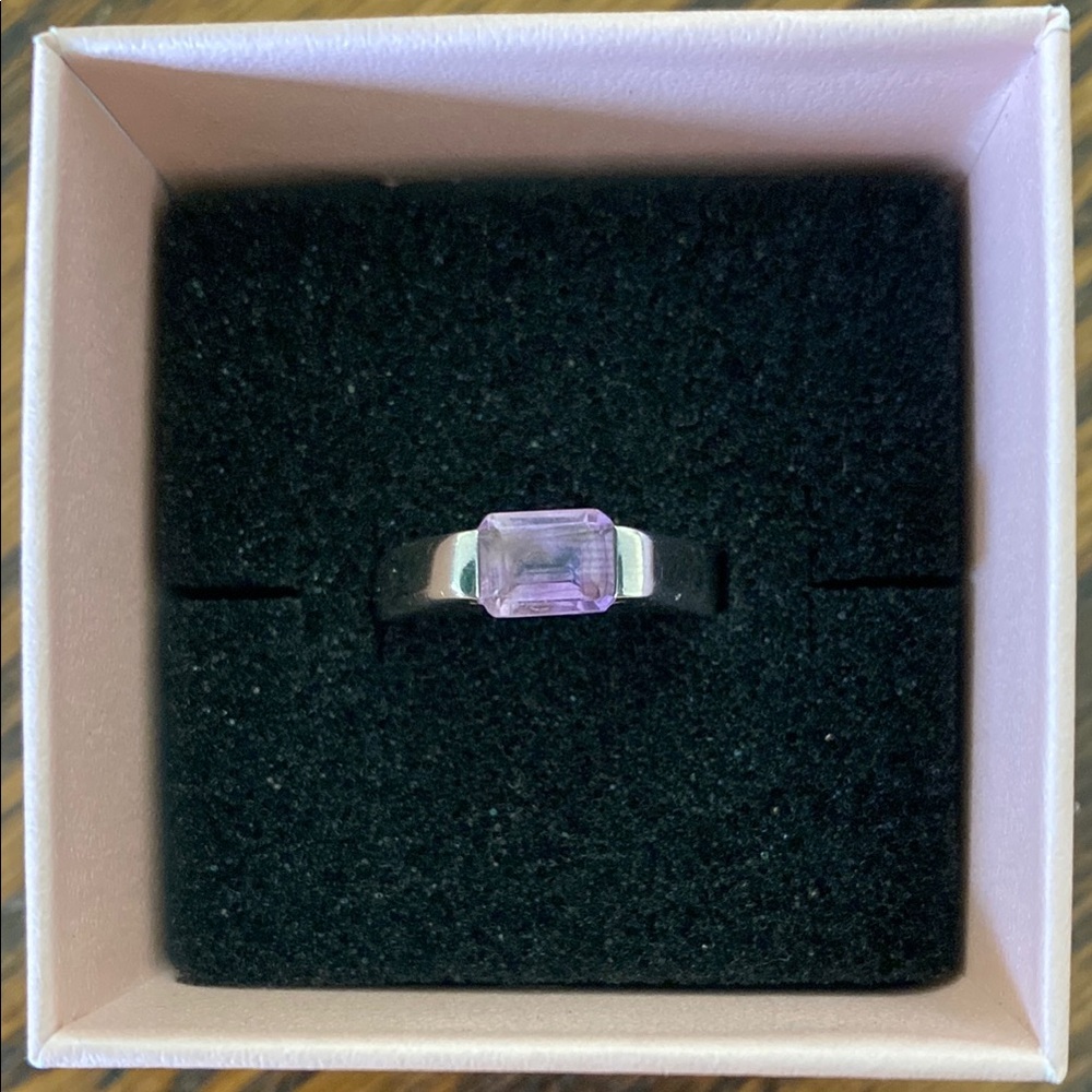 EUC Silver Ring with Amethyst gemstone